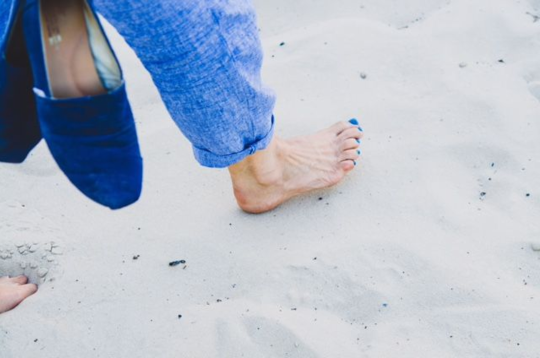 Voeten in het zand